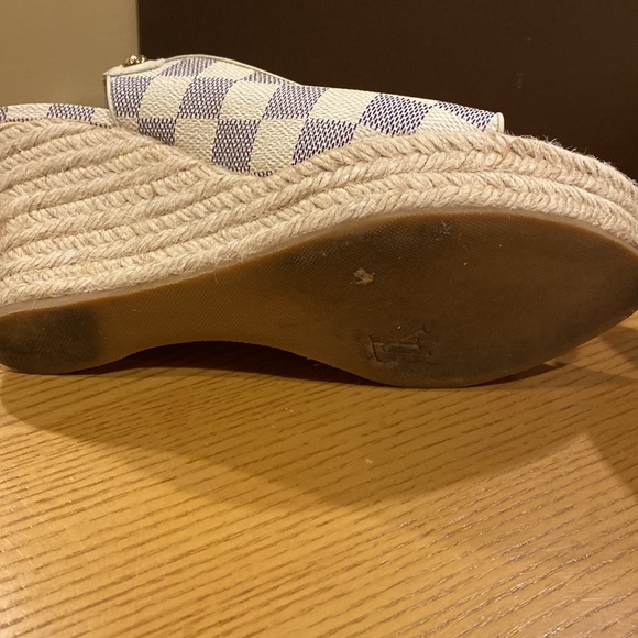 Authentic Louis Vuitton Sandals - Size 40 - Picture 7 of 9